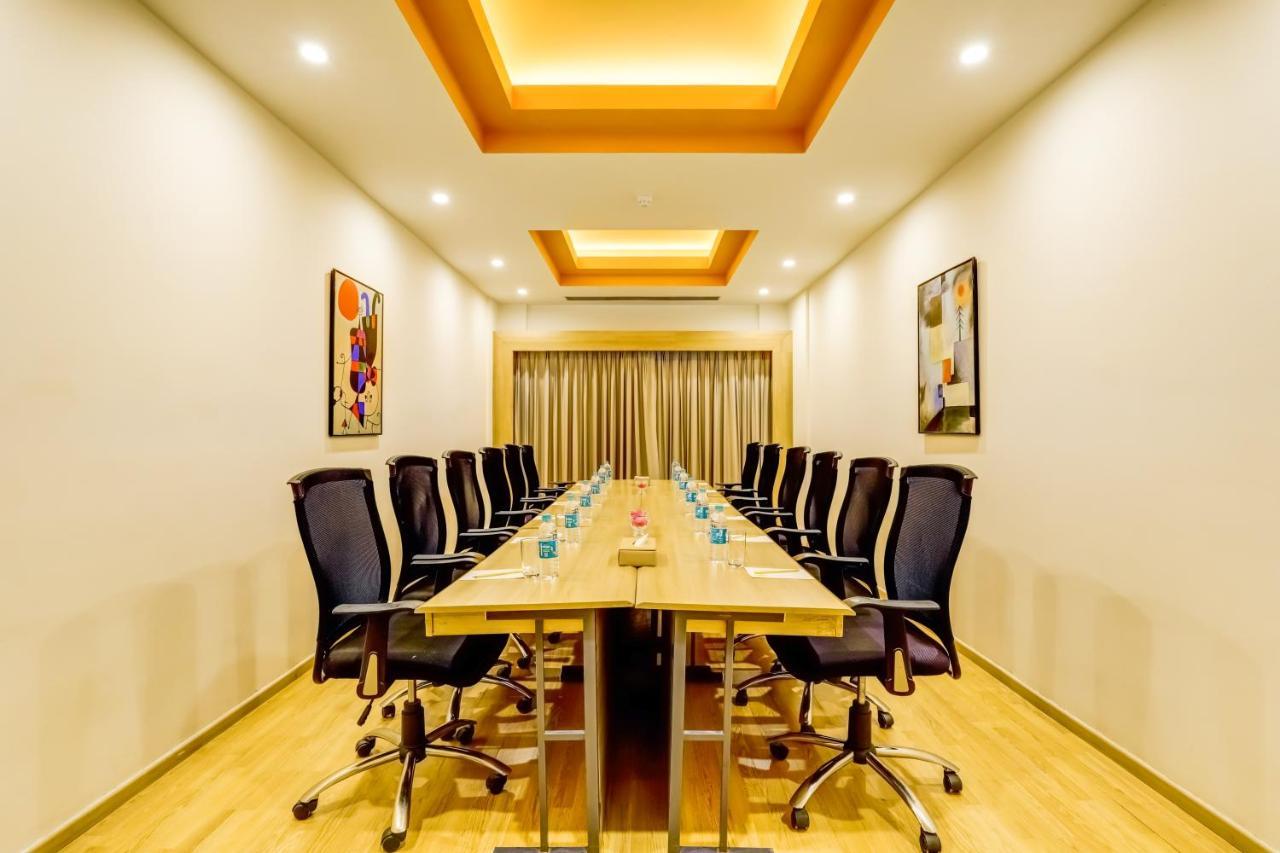 Lemon Tree Hotel Electronics City Bangalore Exterior photo