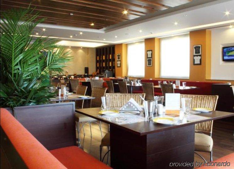 Lemon Tree Hotel Electronics City Bangalore Restaurant photo