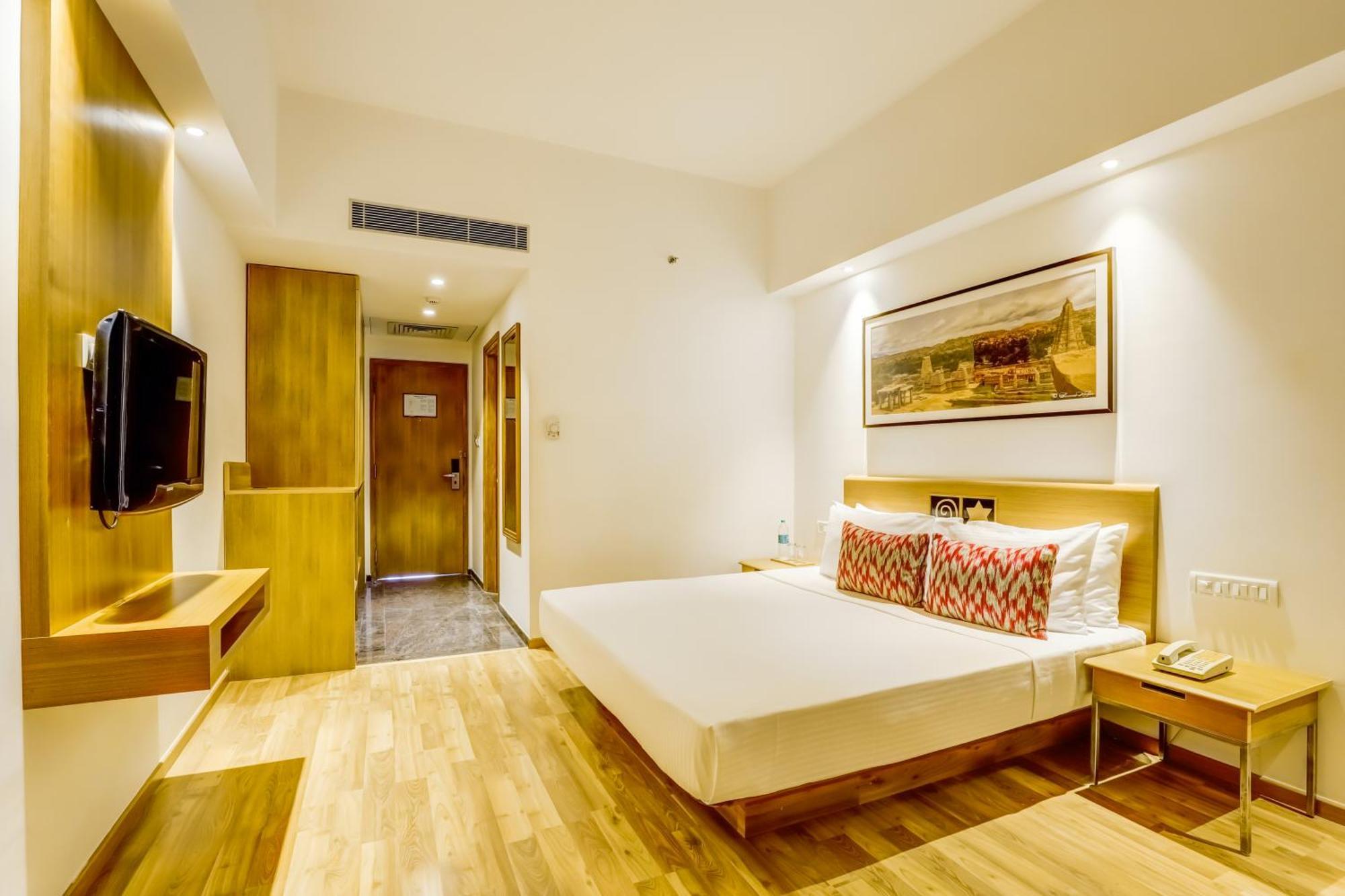 Lemon Tree Hotel Electronics City Bangalore Exterior photo