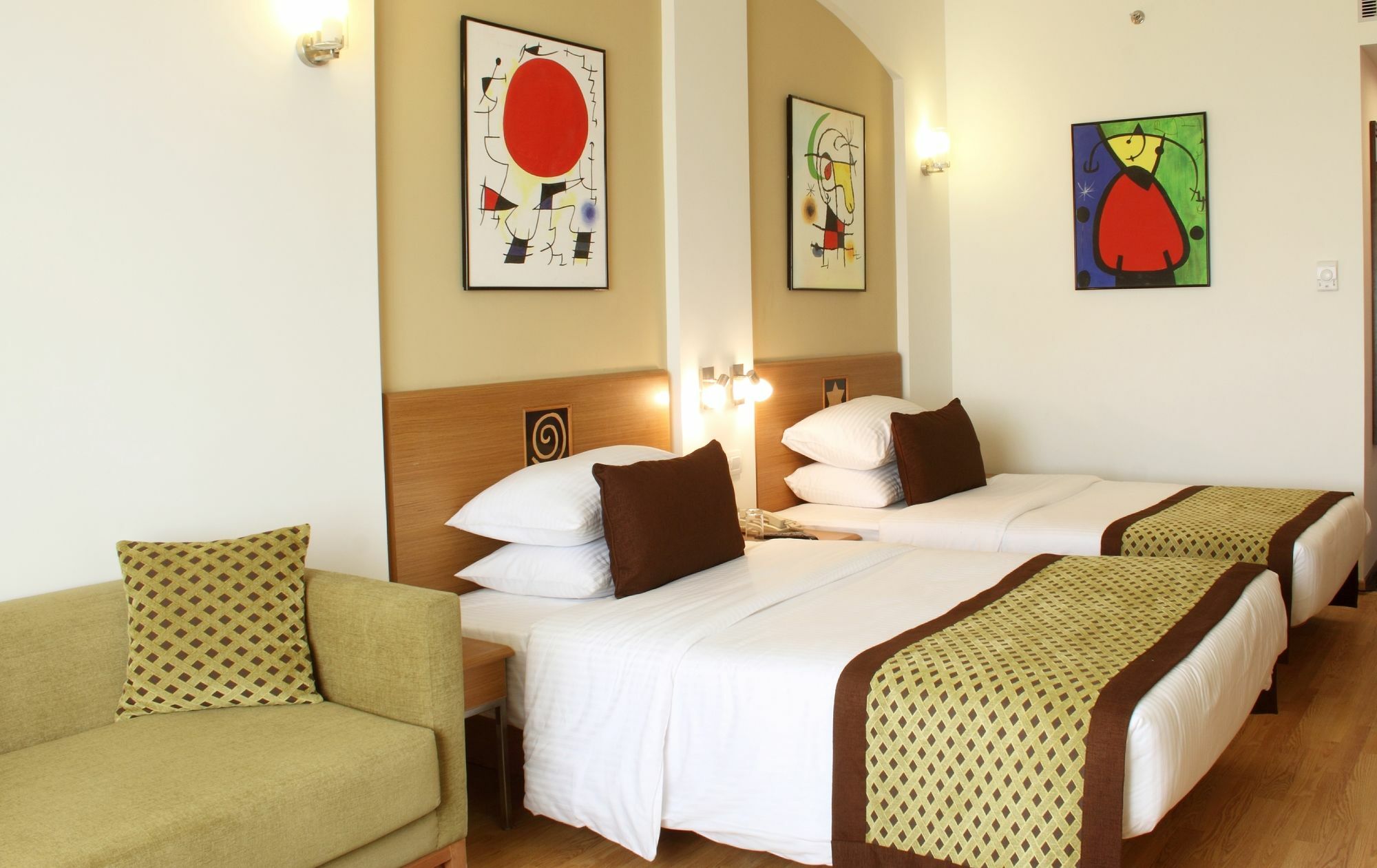 Lemon Tree Hotel Electronics City Bangalore Exterior photo